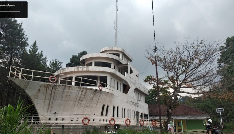 Gerakan Resik Resik Masjid Mojokerto melakukan giat bersih bersih masjid di Masjid Ar Rahman / Masjid Kapal